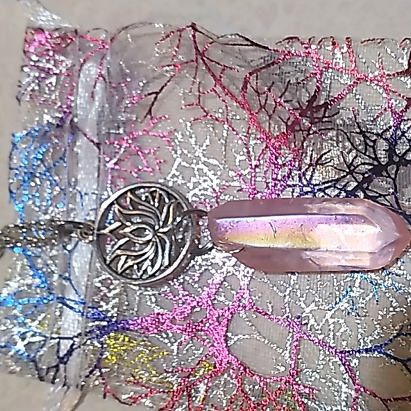Lotus pendent w pink aura crystal point necklace - Picture 14 of 15